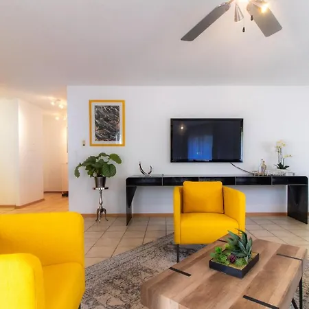 Spacious And Stylish 3 Bedroom In Apartment