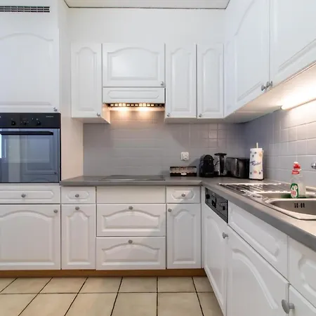 Apartment Spacious And Stylish 3 Bedroom In