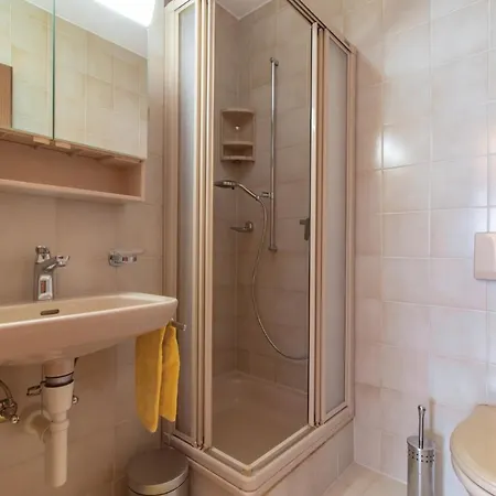 Spacious And Stylish 3 Bedroom In * Sion