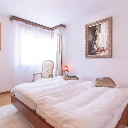 Apartment Spacious And Stylish 3 Bedroom In *