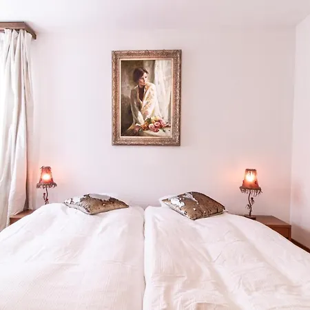 Spacious And Stylish 3 Bedroom In * Sion