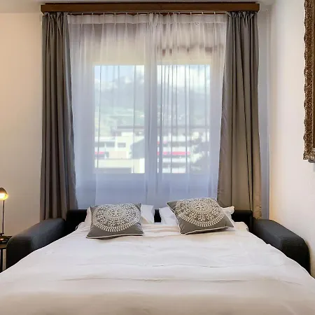 Spacious And Stylish 3 Bedroom In * Sion