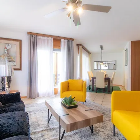 Spacious And Stylish 3 Bedroom In * シオン