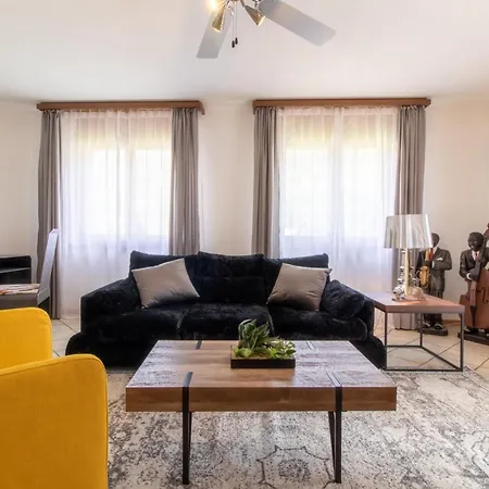 Spacious And Stylish 3 Bedroom In *