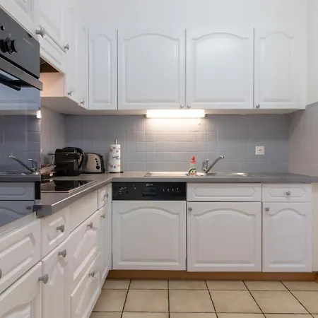 Spacious And Stylish 3 Bedroom In アパート *